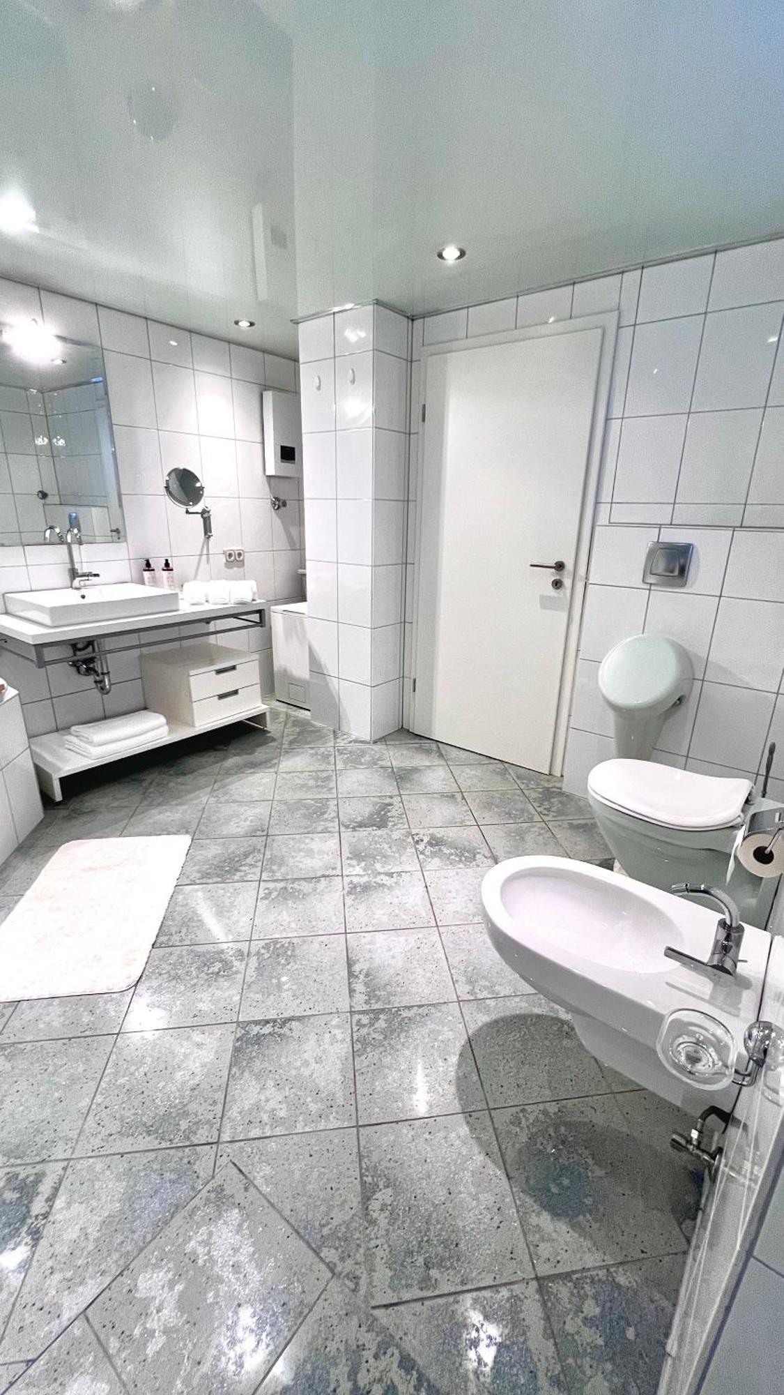 90qm Designerwohnung Mit Kueche Und Jacuzzi In Do-city Dortmund