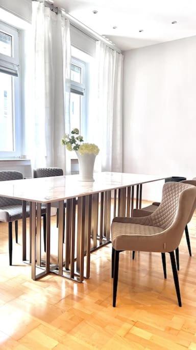 Apartment 90qm Designerwohnung Mit Kueche Und Jacuzzi In Do-city *