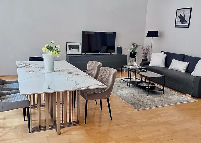 90Qm Designerwohnung Mit Kueche Und Jacuzzi In Do-City