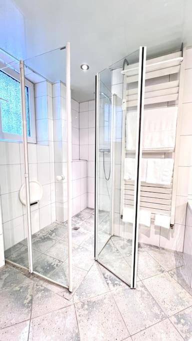 90qm Designerwohnung Mit Kueche Und Jacuzzi In Do-city Dortmund