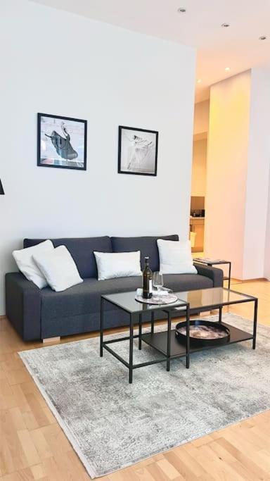 90qm Designerwohnung Mit Kueche Und Jacuzzi In Do-city *