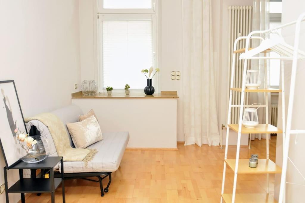 90qm Designerwohnung Mit Kueche Und Jacuzzi In Do-city Apartment