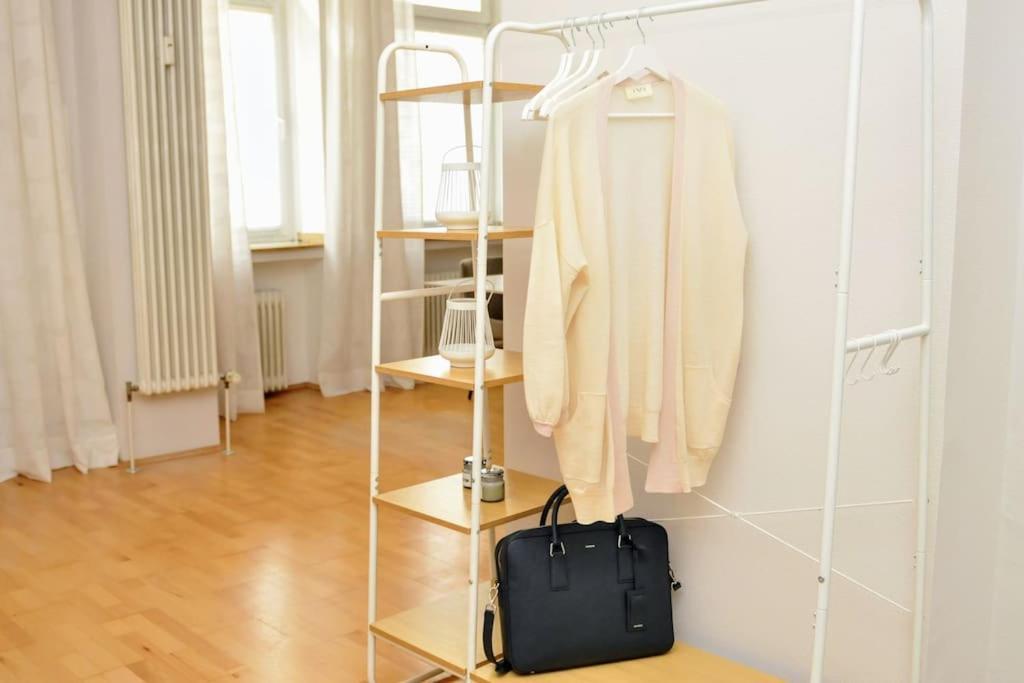 90qm Designerwohnung Mit Kueche Und Jacuzzi In Do-city *