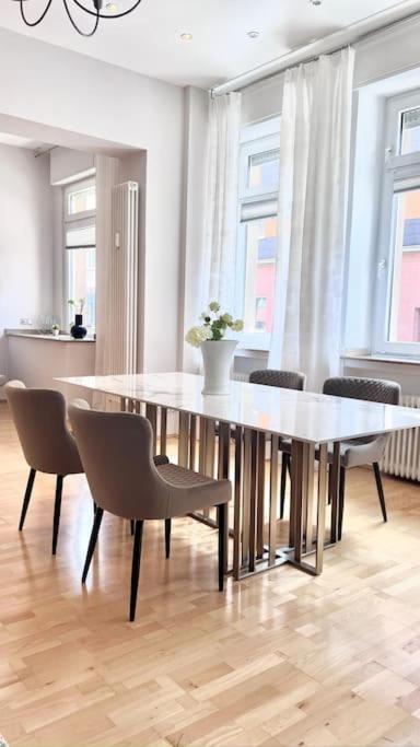 Apartment 90qm Designerwohnung Mit Kueche Und Jacuzzi In Do-city
