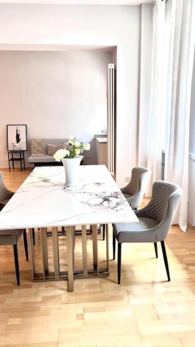 90qm Designerwohnung Mit Kueche Und Jacuzzi In Do-city * Dortmund